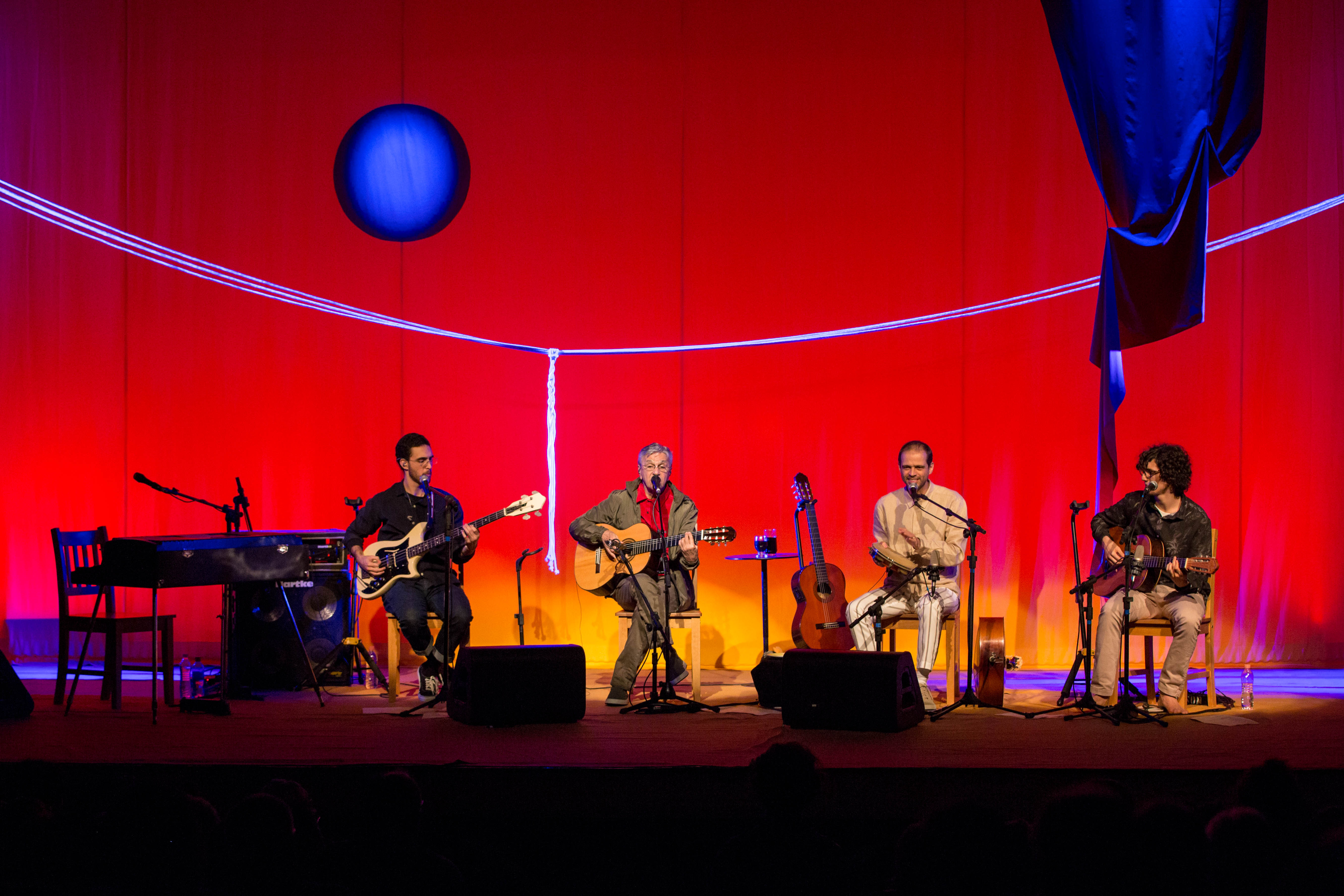 Caetano Veloso e filhos apresentam 'Ofertório' (Foto: Cortesia Arsht Center)