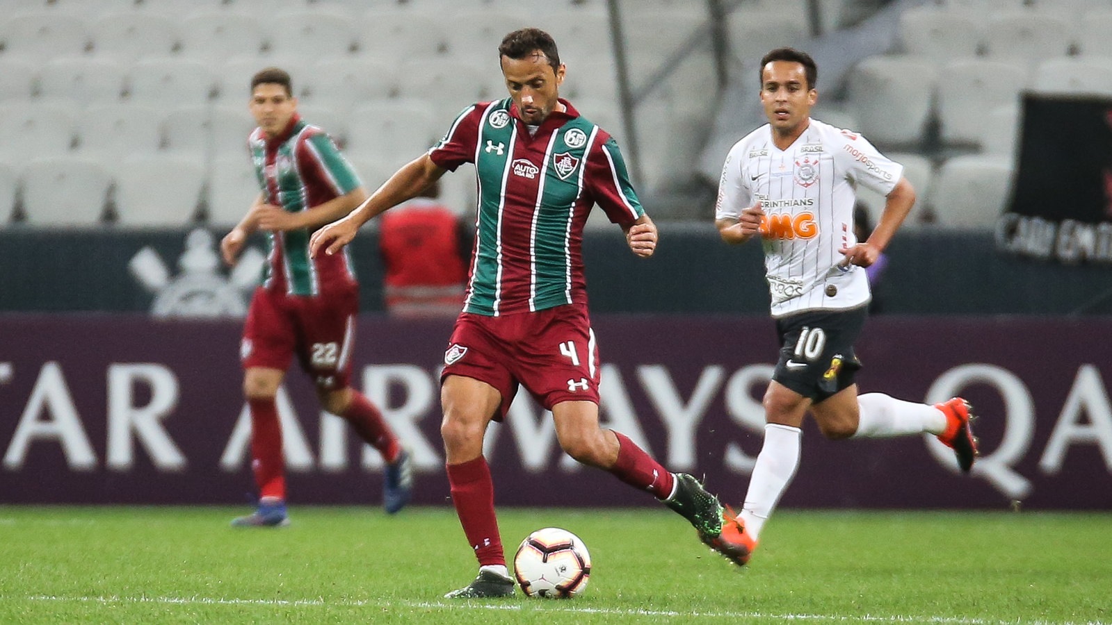 Fluminense e Internacional empatam em jogo eletrizante pela ida da