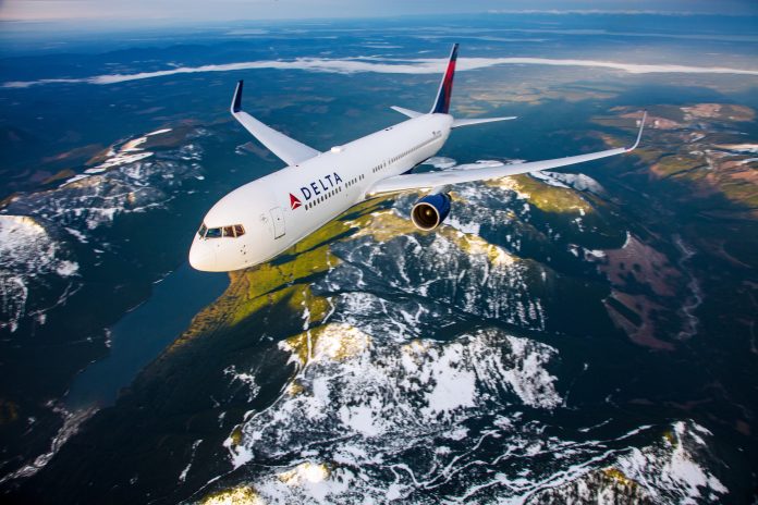 Delta comemora aumento de 450% em vendas de passagens após anúncio da reabertura  das fronteiras