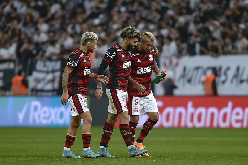 Corinthians é superado pelo São Paulo no Morumbi e cai na semifinal do  Paulistão 2022