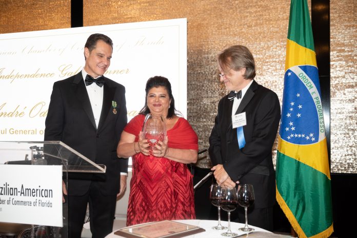 Luiza Trajano é homenageada no Independence Gala Dinner da BACCF