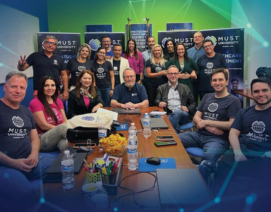 Professor Carbonari e time se preparando para a Bett Brasil, o maior encontro de Educação e Tecnologia da América Latina (Foto: Divulgação)