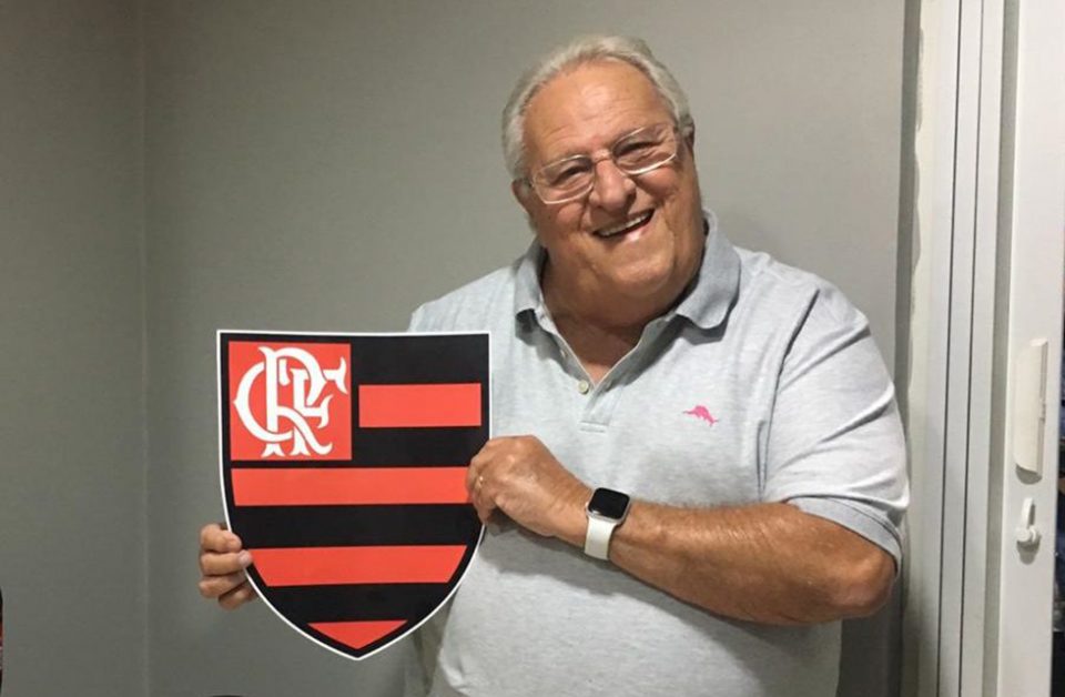 Um dos lendários narradores esportivos do Rio de Janeiro, Apolinho morreu durante a transmissão de um jogo do seu querido Flamengo (Foto: Tupi.fm)