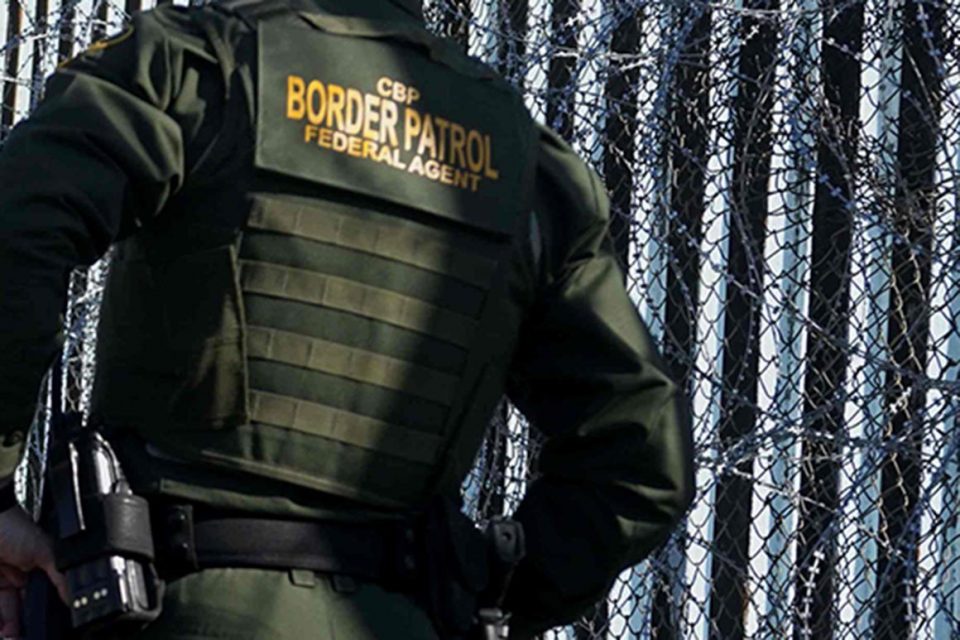 Ex-agente do CBP foi preso acusado de receber propina de estrangeiros (Foto: CBP)