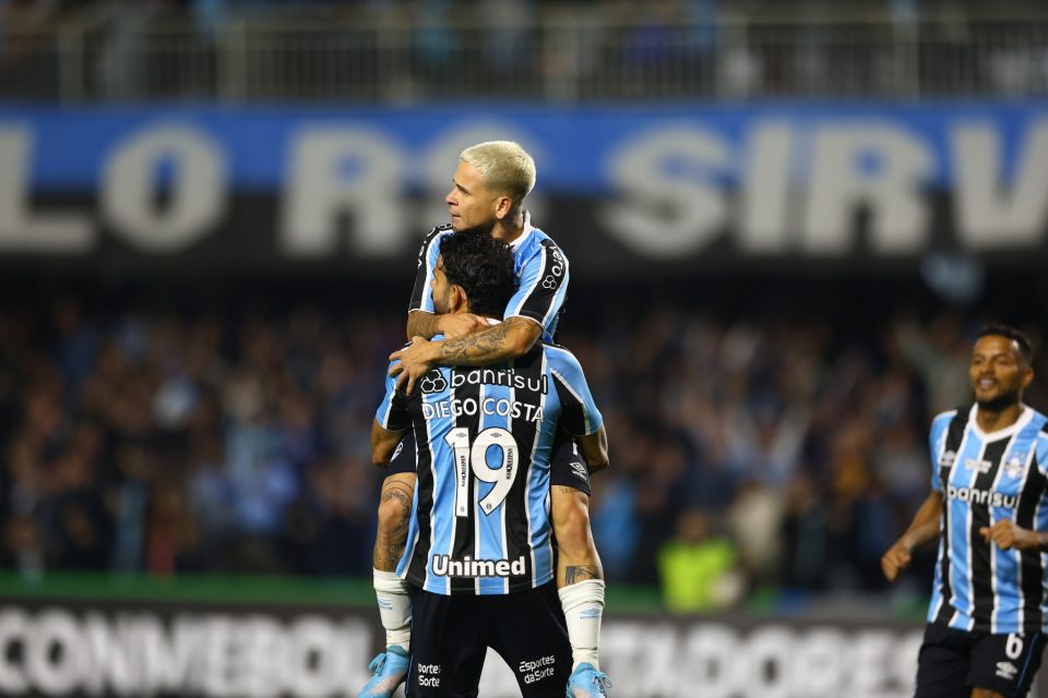 O baixinho Soteldo abriu o caminho para a goleada do Grêmio sobre o The Strongest no estádio Couto Pereira, em Curitiba (Foto: Lucas Uebel/Grêmio)