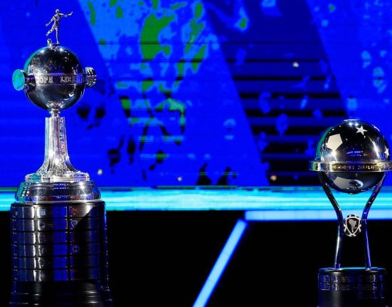 Dezesseis equipes da Libertadores e dezesseis times da Sul-Americana começam a busca por esses dois troféus em agosto (Foto: Conmebol)
