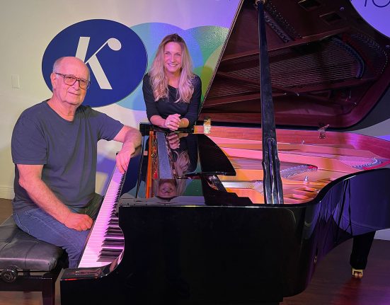 O pianista, compositor e educador Antonio Adolfo e Maria Fulfaro (Foto: AcheiUSA)