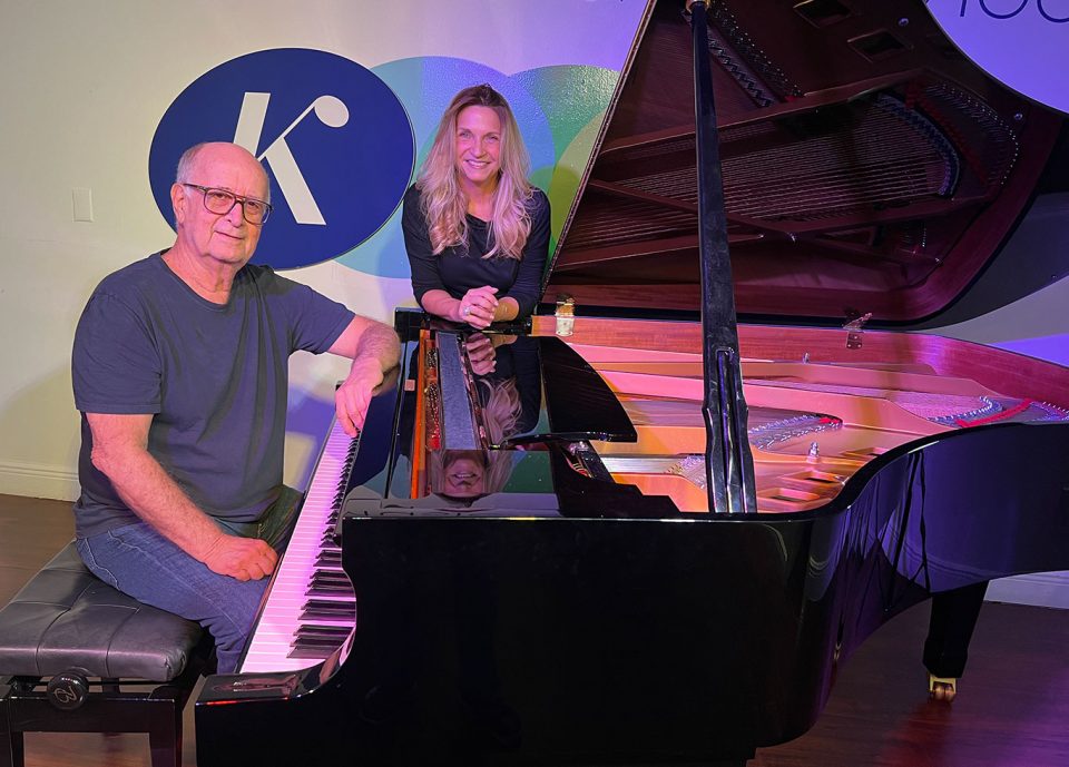 O pianista, compositor e educador Antonio Adolfo e Maria Fulfaro (Foto: AcheiUSA)