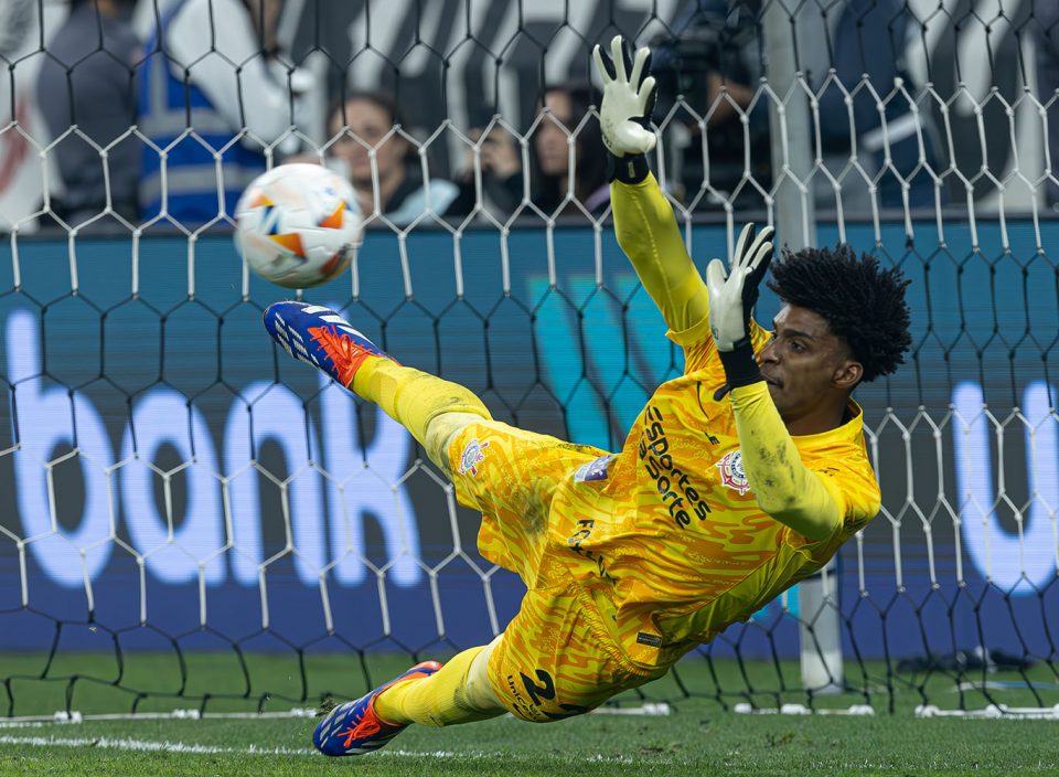 Estrela de Hugo Souza brilha e Timão está nas quartas da Conmebol Sudamericana 2024 (Foto: Rodrigo Coca/ Agência Corinthians)