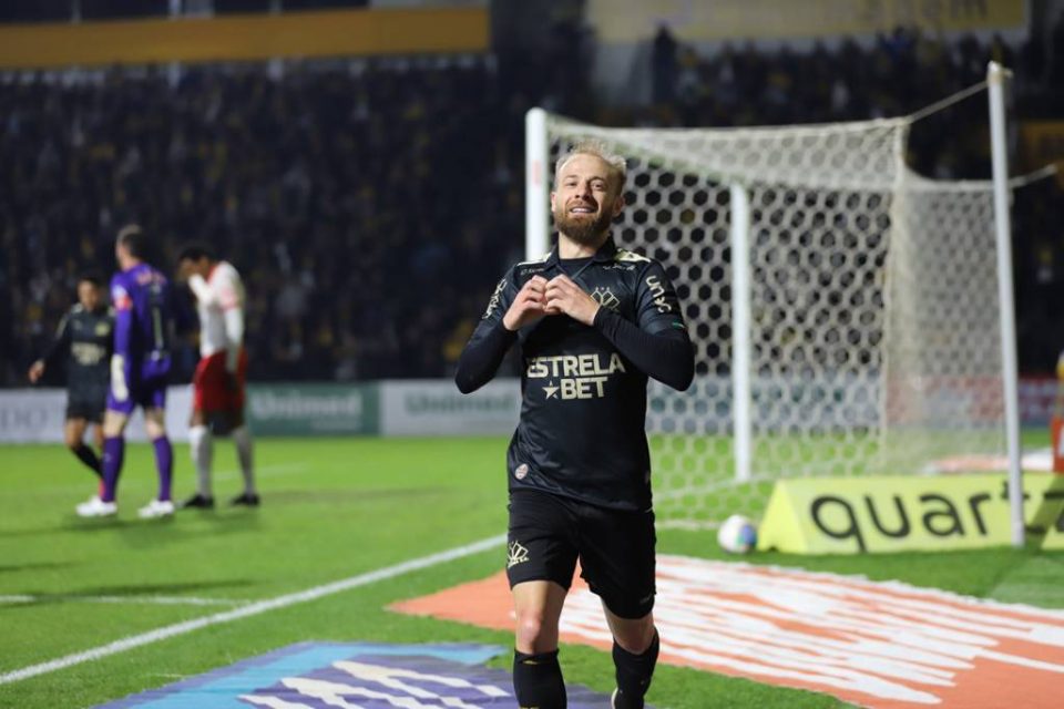 Marcelo Hermes fez o gol da vitória do Tigre no Majestoso (Foto: Celso da Luz/Assessoria de imprensa Criciúma E.C.)