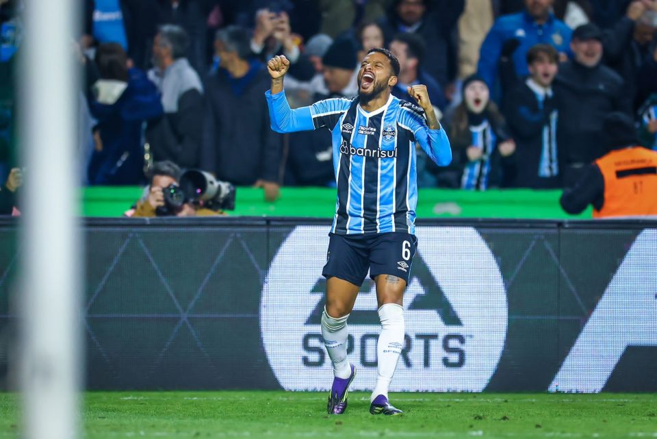 Reinaldo foi o "rei" na vitória do Imortal sobre o Flu (Foto: Lucas Uebel/Grêmio FBPA)