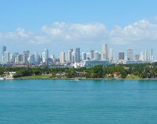 Adriana Vieira morreu no final de semana passada (21-22) depois de participar de uma festa a bordo de um barco que saiu de uma marina de Miami (Foto: Wikimedia)