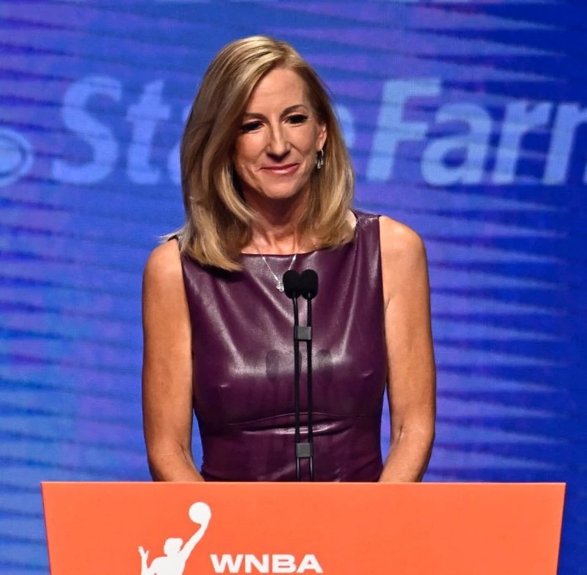 Comissária da WNBA Cathy Engelbert já havia anunciado anteriormente planos para as novas franquias em Golden State e Toronto (Foto: Facebook)