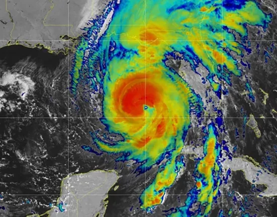 Helene vem evoluindo rapidamente e já está castigando a Flórida antes de tocar a terra, o que deve ocorrer nesta quinta-feira à noite (Foto: NOAA)