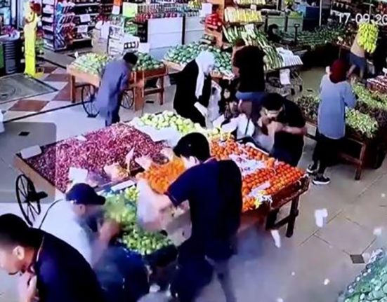 Pagers explodiram em um mercado no Líbano semeando o terror entre a população (Foto: YouTube)