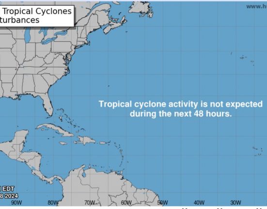 Há 40% de chance que a nova depressão tropical ganhe força nos próximos sete dias (reprodução website NHC)