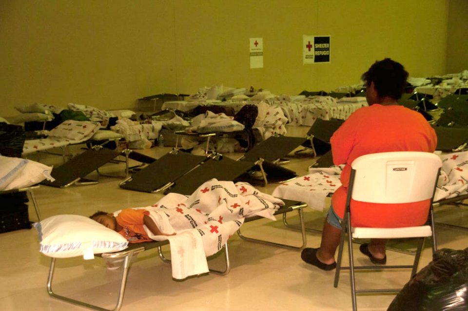 A FEMA está trabalhando com a Cruz Vermelha e outras agências locais, estaduais e federais para fornecer serviços aos moradores afetados pelo furacão (Foto: Patsy Lynch/FEMA)