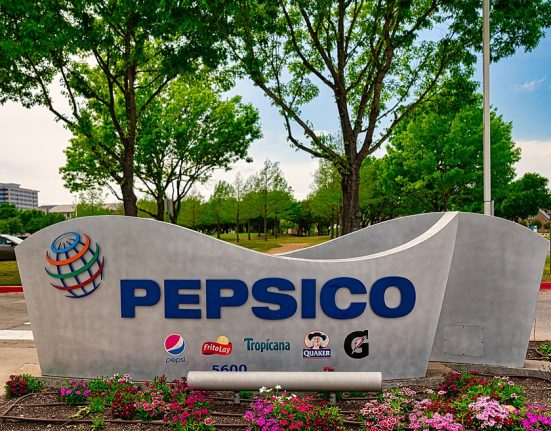 Após reclamações de consumidores PepsiCo altera volume nas embalagens de seus salgadinhos (Foto: Tony Webster/ Wikimedia)