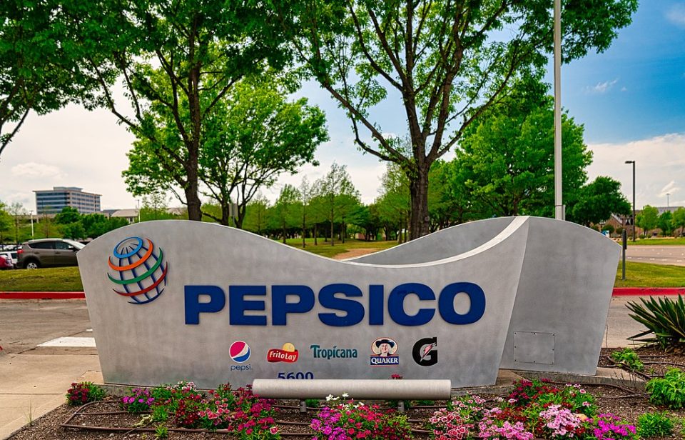 Após reclamações de consumidores PepsiCo altera volume nas embalagens de seus salgadinhos (Foto: Tony Webster/ Wikimedia)