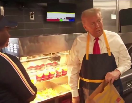 Com bom humor, Donald Trump serviu consumidores e imprensa no McDonald's (Foto: Instagram)