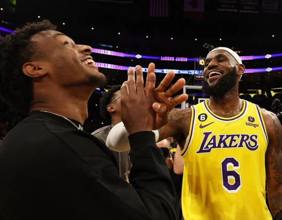 Eles já haviam jogado juntos na pré-temporada, mas este foi o primeiro jogo em uma temporada oficial da NBA (Foto: nba.com)