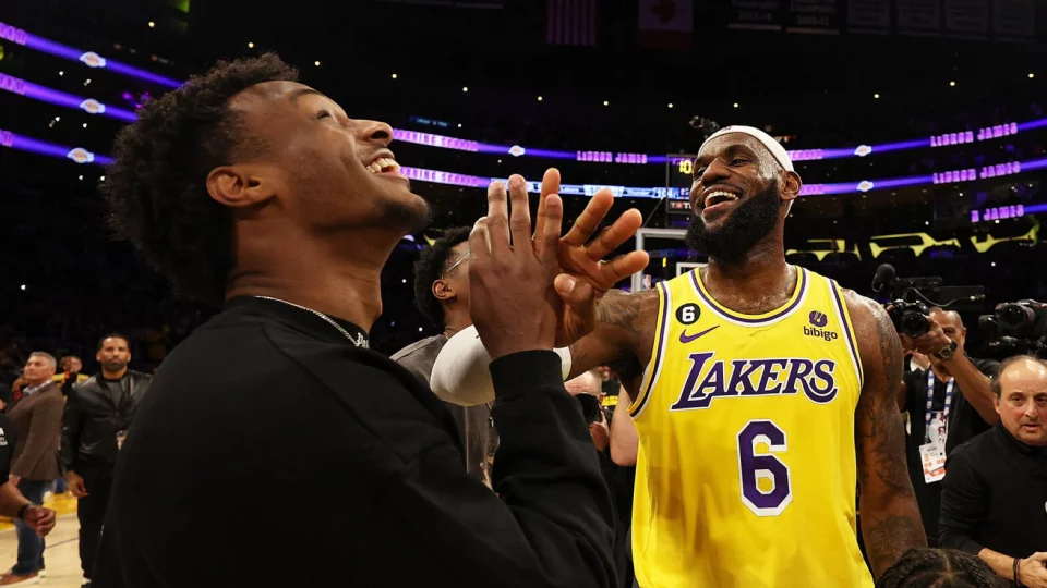 Eles já haviam jogado juntos na pré-temporada, mas este foi o primeiro jogo em uma temporada oficial da NBA (Foto: nba.com)