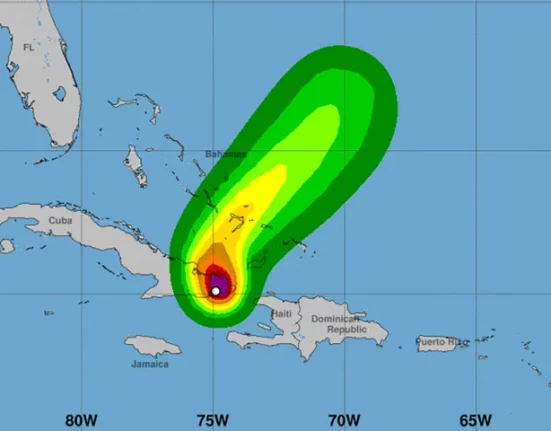 Furacão Oscar ainda tinha sua trajetória indefinida, mas pode chegar à Flórida (Foto: NHC)