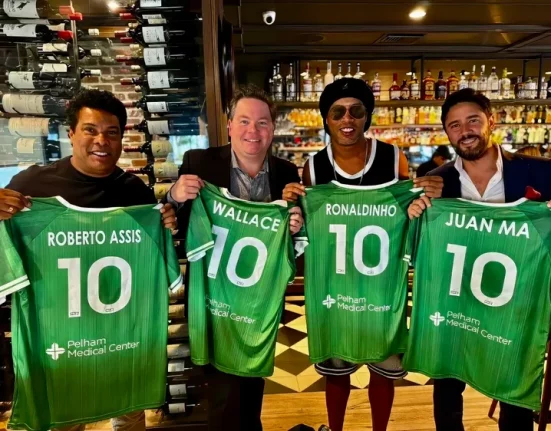 Ronaldinho Gaúcho em apresentação de investimento em Greenville Triumph (Foto: Greeville Triumph/Divulgação)