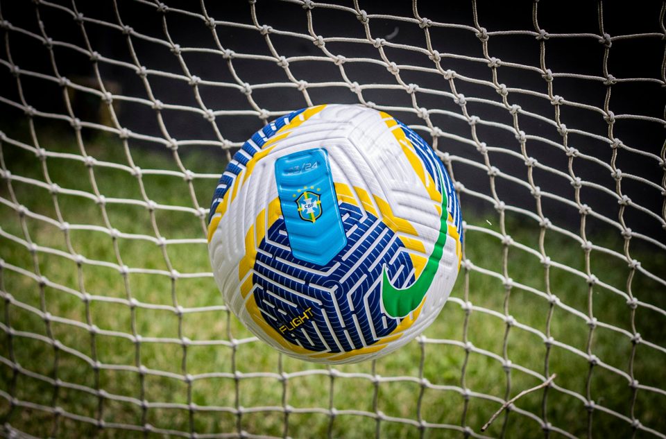 Bola da Série A que será usada no Campeonato Brasileiro de 2025 (Foto: Joilson Marconne/CBF)