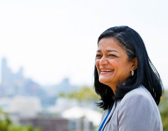 Deputada democrata Pramila Jayapal quer incrementar aprovação dos proejtos de lei antes da posse de Donald Trump (Foto: Pramila Jayapalhouse.gov)