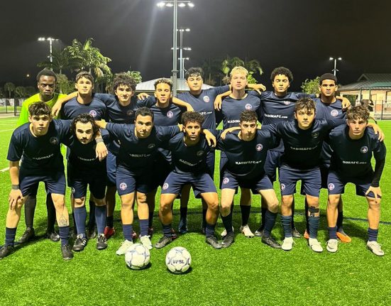 Foto reunindo alguns jovens do Kadima FC, que está empenhado em revelar talentos para o soccer dos Estados Unidos e clubes de todo mundo (Foto: Cortesia Kadima FC)