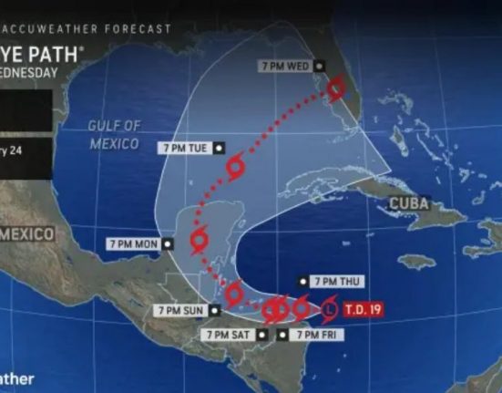 Meteorologistas acreditam que a tempestade tropical não chegará aos Estados Unidos, mas alertam que após atravessar a Península de Yucatán o sistema poderá retornar ao Golfo do México com mais força (Foto: AccuWeather)