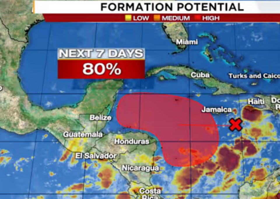 As previsões indicam que há 80% de possibilidade dessa formação ocorrer nos próximos sete dias (Foto: reprodução Local10 News)