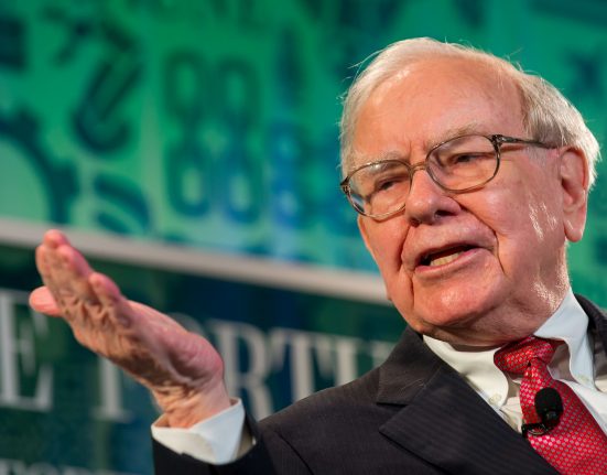 Bilionário Warren Buffett faz planos para doar maior parte de sua fortuna a instituições de caridade depois de sua morte (Foto: Stuart Isett/Flickr)