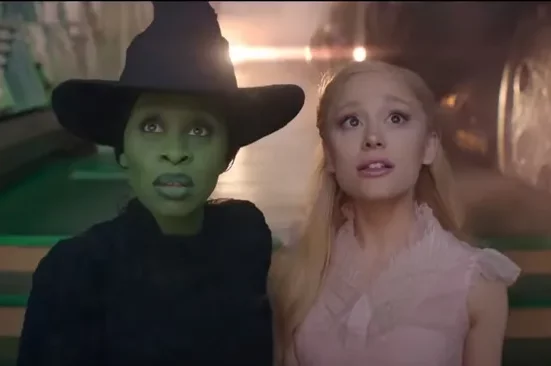 O filme Wicked tem a cantora Ariana Grande como uma das protagonistas (Foto: Universal)