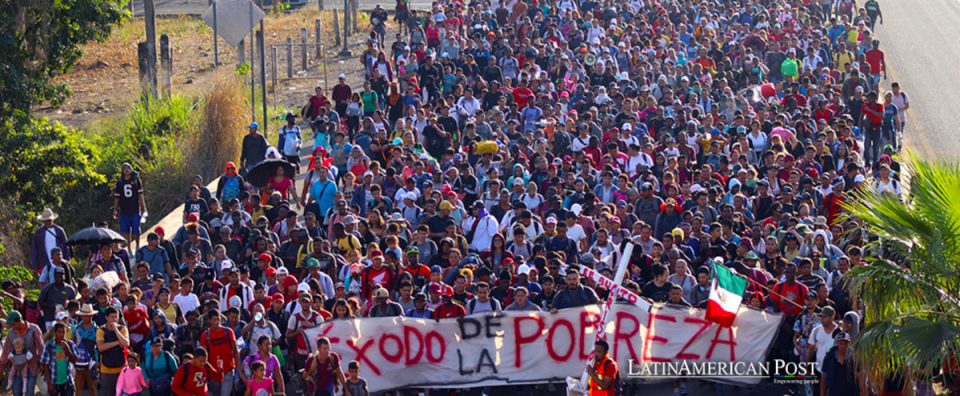 Objetivo da caravana de imigrantes é cruzar a fronteira sul que divide o México dos Estados Unidos (Foto: Latin American Post)