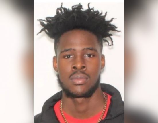 Jaylen Edgar aguarda julgamento como adulto, mesmo sendo menor de idade (Foto: Departamento de Polícia de Orlando)