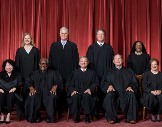 A Constituição dos EUA estipula claramente que somente os cidadãos americanos podem votar nas eleições presidenciais (Foto: Supreme Court of the USA)