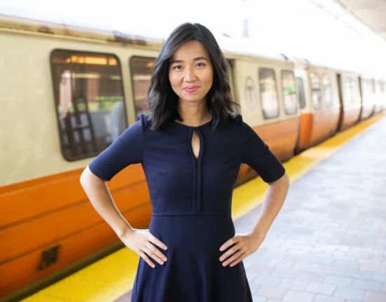 A prefeita Michelle Wu promete usar todos os recursos legais para defender os imigrantes na principal cidade de Massachusetts (Foto: michelleforboston.com)