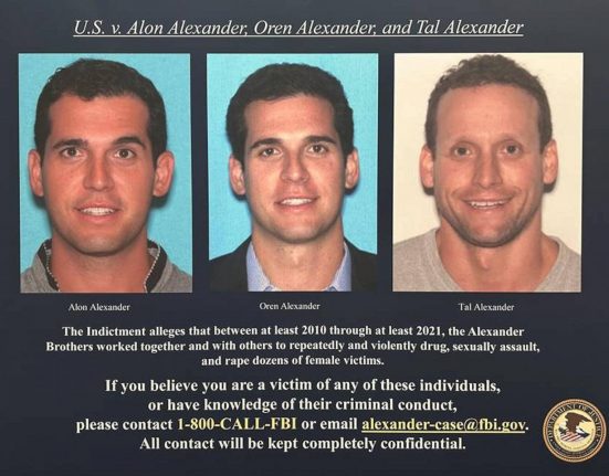 Poster divulgado pelo FBI sobre os irmãos Alexander (Foto: FBI)