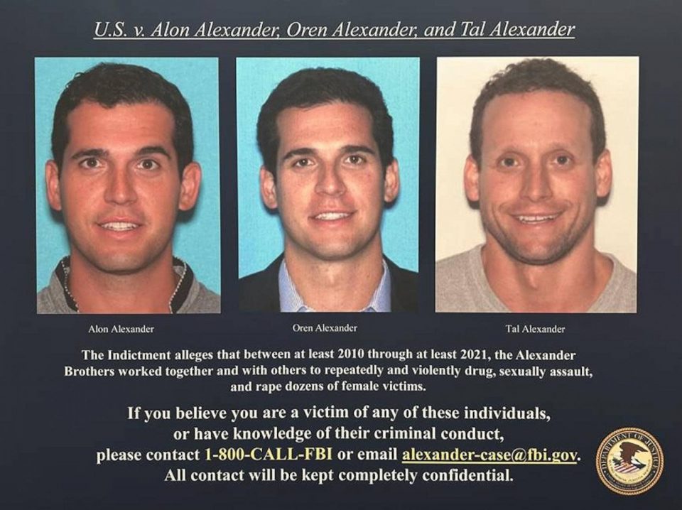 Poster divulgado pelo FBI sobre os irmãos Alexander (Foto: FBI)