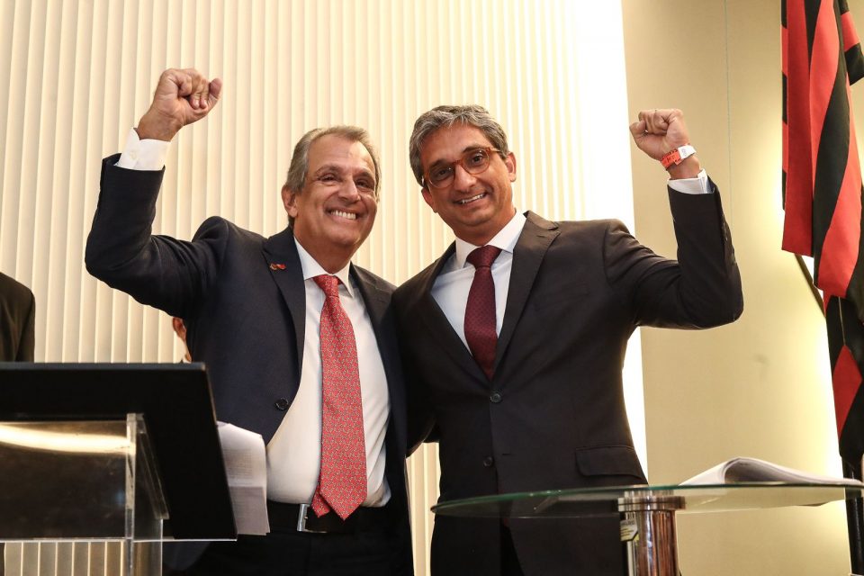 Luiz Eduardo Baptista, ao lado de seu vice-presidente Geral, Flavio de Araújo Willeman, assumiram o Flamengo no dia 18 de dezembro (Foto: Gilvan de Souza/CRF)