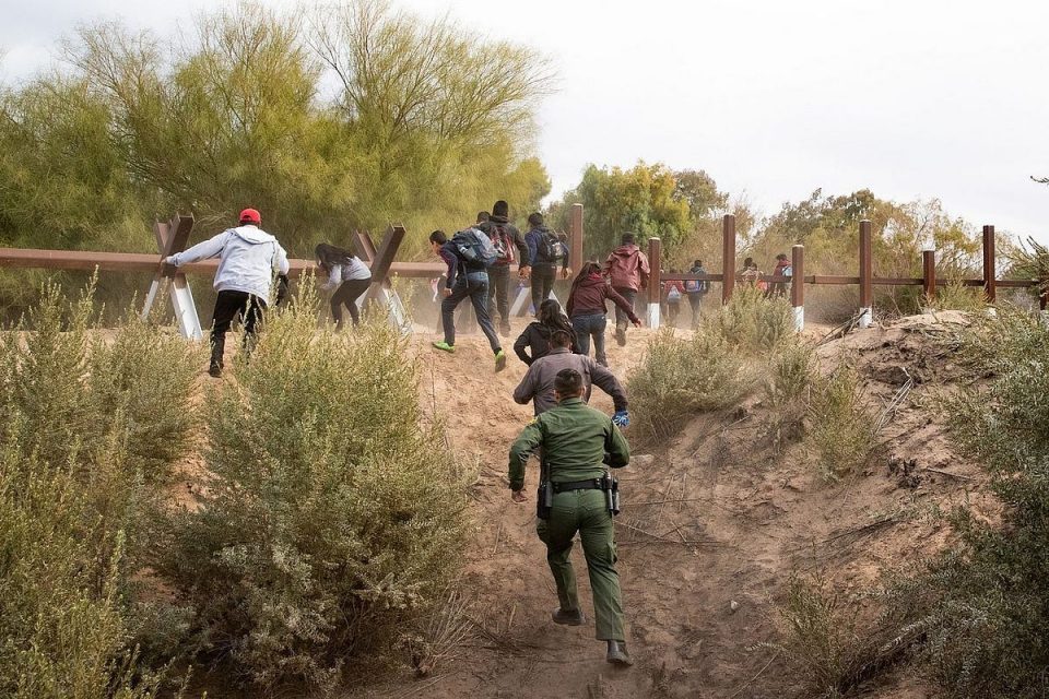 O governo do estado do Texas enviou mais unidades de soldados, oficiais do Departamento de Segurança Pública (DPS) e veículos blindados para a área de fronteira nos últimos dias (Foto: rawpixel.com)