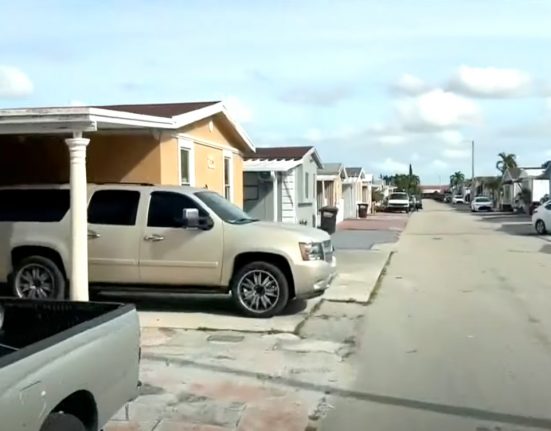 Agentes imobiliários inescrupulosos estão vendendo imóveis em trailers que devem ser desocupados até maio de 2025 porque a área terá outra finalidade (Foto: Reprodução TV)