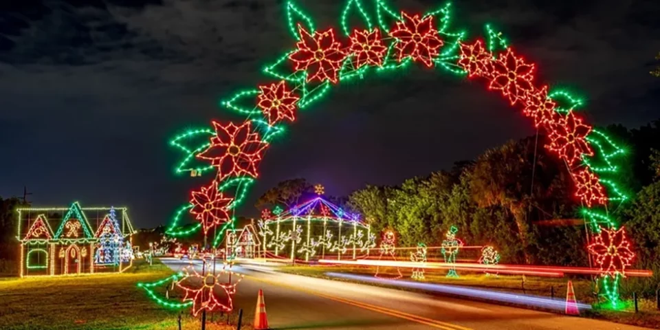 Luzes de Natal no Tradewinds Park - North Entrance, 3600 W Sample Rd, Coconut Creek, Florida (Foto: holidaylightsdrivethru.com)