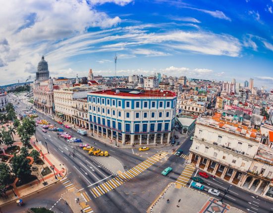 Governo cubano tenta demonstrar boa vontade para diminuir as sanções contra a ilha caribenha (Foto: Pexels)