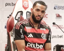 Juninho, contratado junto ao Qarabag do Azerbaijão, foi o centro-avante escolhido pelo Flamengo (30º clube mais rico do mundo) para substituir Pedro que ainda está em se recuperando de uma lesão grave (Foto: Gilvan de Souza/CRF)