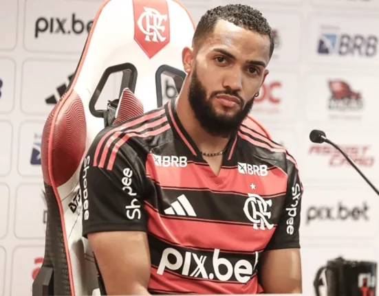 Juninho, contratado junto ao Qarabag do Azerbaijão, foi o centro-avante escolhido pelo Flamengo (30º clube mais rico do mundo) para substituir Pedro que ainda está em se recuperando de uma lesão grave (Foto: Gilvan de Souza/CRF)