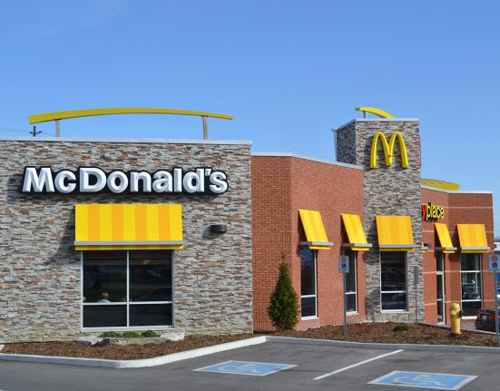 McDonald's diz estar revertendo algumas de suas práticas de diversidade (Foto: Rawpixel)