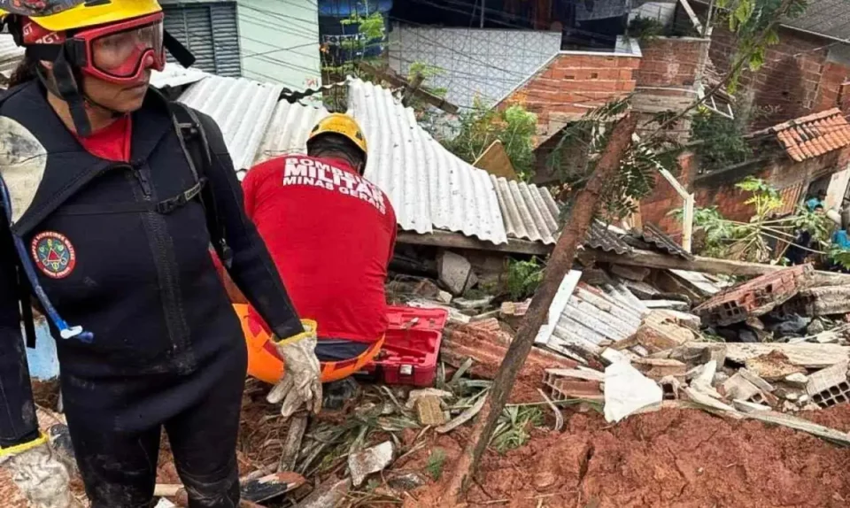 Além de deslizamentos em diversos pontos da cidade de Ipatinga, o temporal provocou ainda o transbordamento de córregos e alagamentos e deslizamentos. O município decretou estado de calamidade pública por 180 dias (Crédito: Reprodução/ Instagram/CBMM)